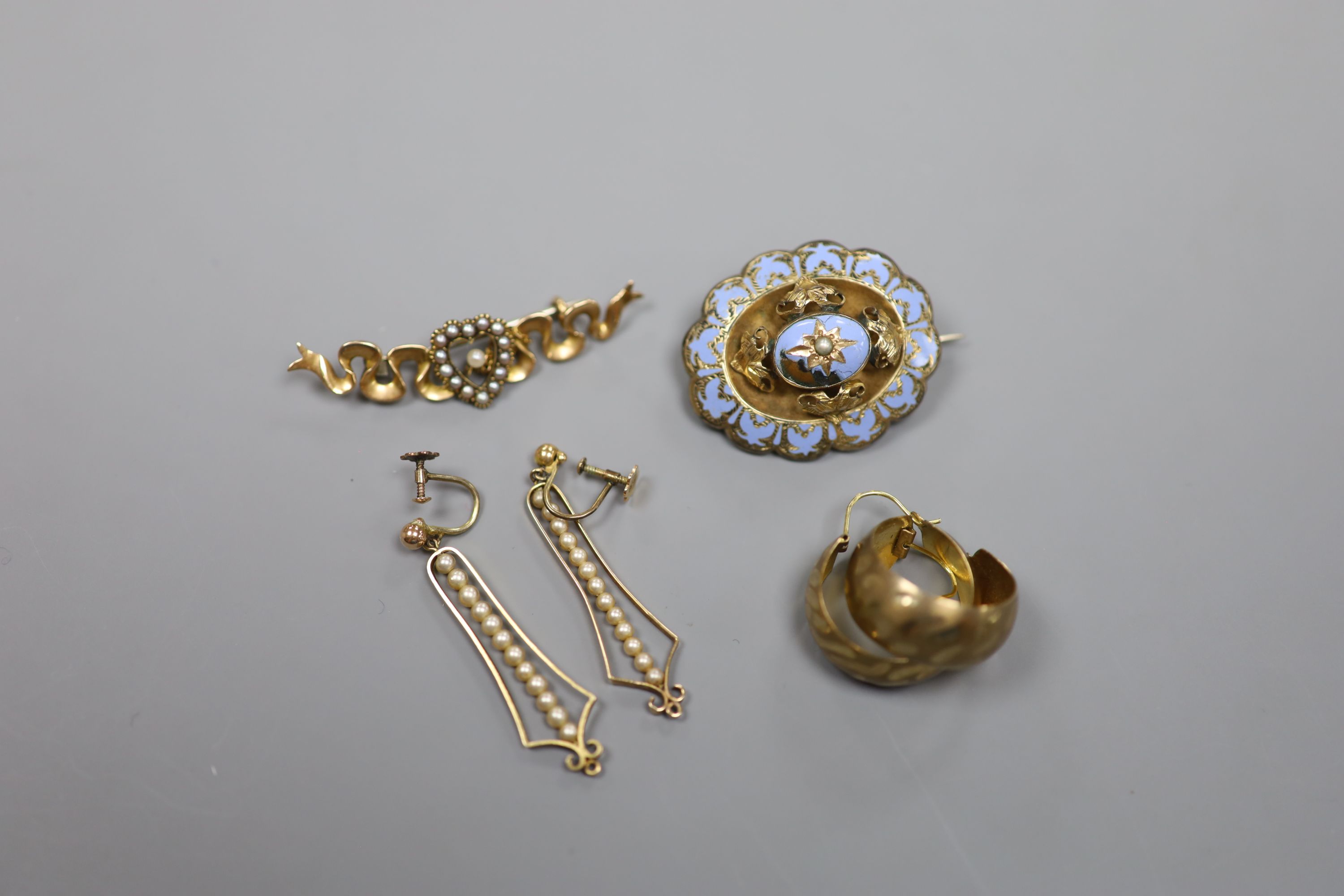 An Edwardian 15ct and seed pearl set bar brooch, 47mm, gross 4 grams, two pairs of 9ct earrings, gross 5,2 grams and a Victorian yellow metal and enamel (a.f.) mourning brooch.